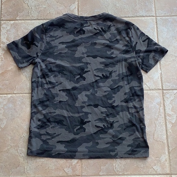 💥 Old Navy short sleeve Tshirt camouflage print sz 10/12 - Picture 4 of 5